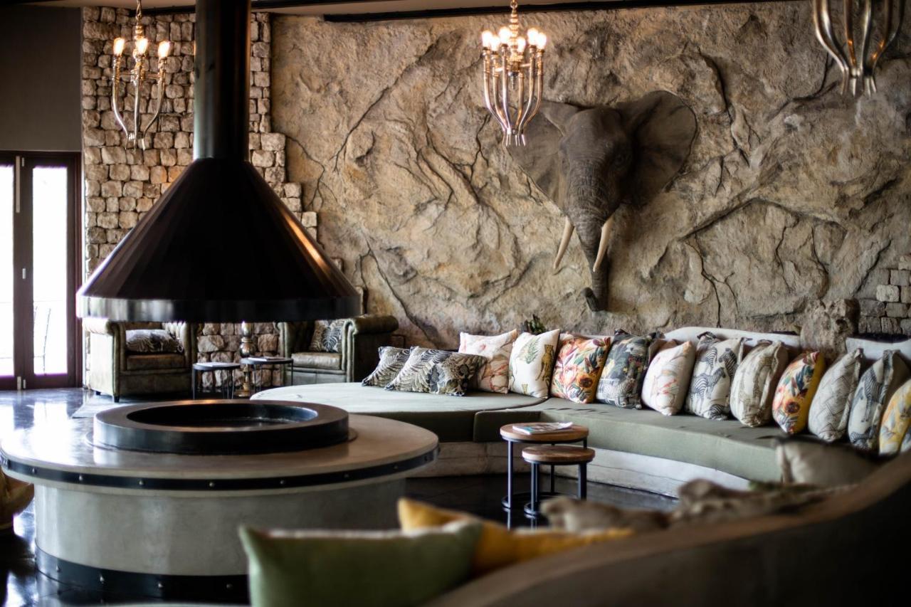 Etosha Oberland Lodge オカウクエジョ エクステリア 写真